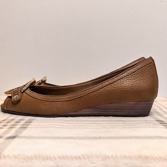 Tory Burch Amanda Demi Wedge Tumbled Leather Royal Tan Women's Size 6.5 - Picture 8 of 16